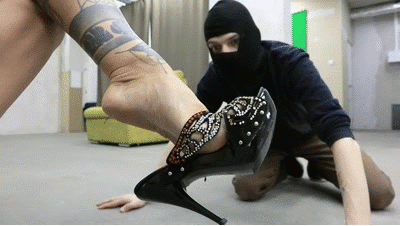 Ronda chases her favorite criminal once again